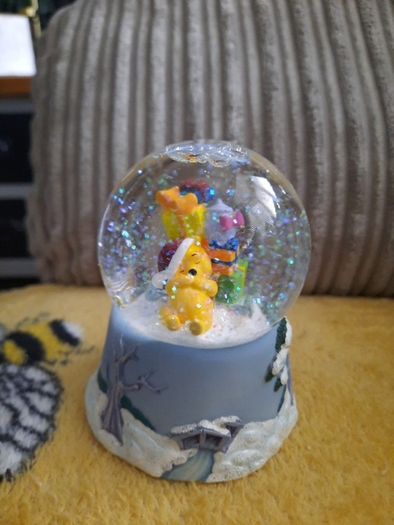 winnie the pooh christmas snowglobe