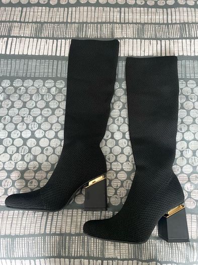 Size 4 knitted knee high Boots