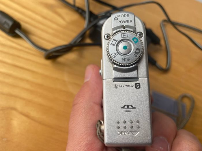 Sony DSC-F77 Digital Still Camera READ!