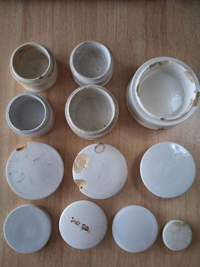 Lot of vintage lids and bases