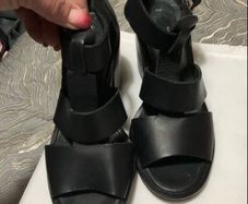 Ladies leather sandals size 3 worn once only