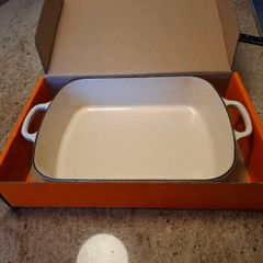 Le Creuset cast iron roasting dish