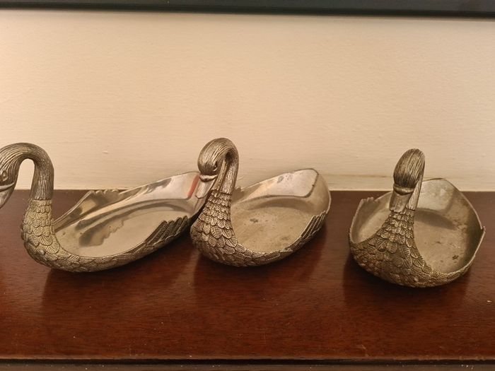 silver plate swan