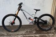 Saracen Myst Team DH Bike