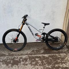 Saracen Myst Team DH Bike