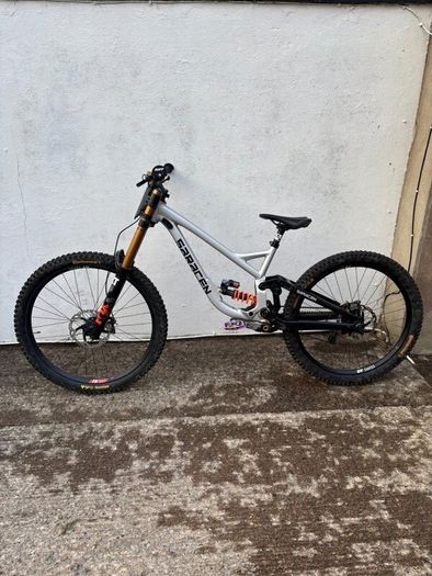 Saracen Myst Team DH Bike