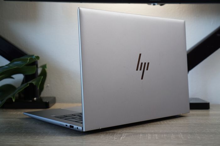 HP ZBook Firefly 14 G11 | Ryzen 7 Pro 8840HS | 16GB | 512gb