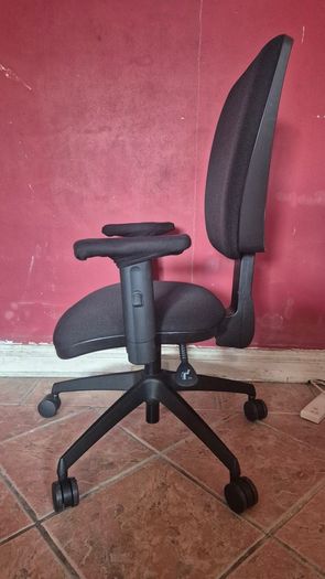Comfortable Black Office Chair (Adjustable & Reclining )