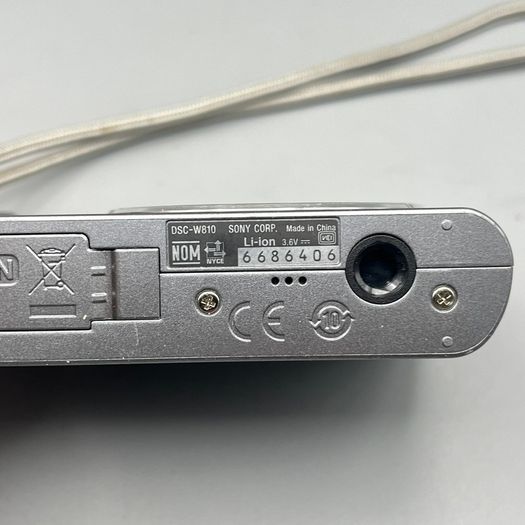 Sony Cyber-shot DSC-W810 20MP Digital Camera Silver - Full Kit - 32GB SD