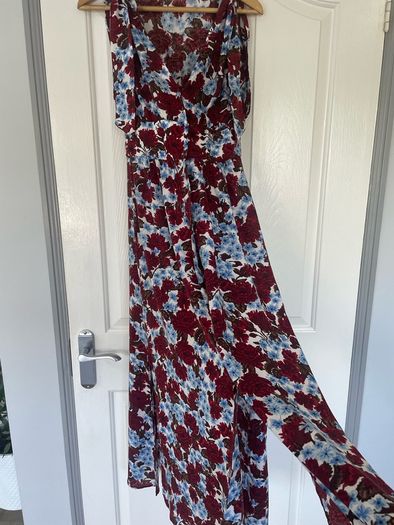 Like New: Zara MIDI Dress (Size Medium)