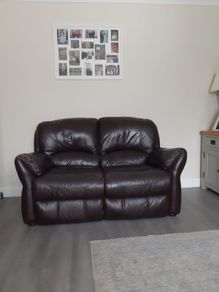 3 2 1 suite. Brown leather.
