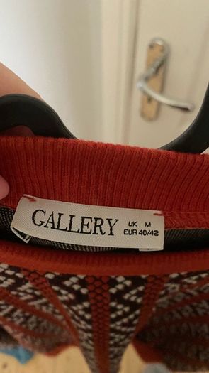 Gallery Jumper