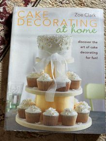 Decorating Cakes at Home Book