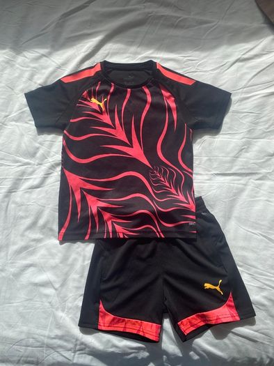 Kids Puma football top & shorts set 7-8 years