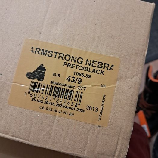 Safety boots