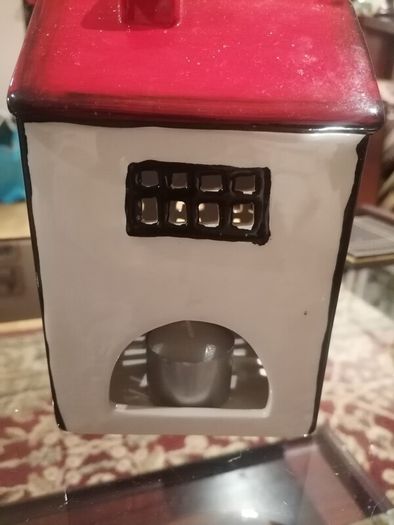 House Tealight Holder