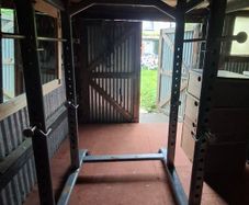 Squat rack, Power cage