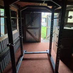 Squat rack, Power cage