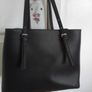 GUESS Handbag/Stylish Guess Handbag.....Price Drop Image 4
