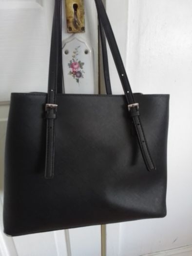 GUESS Handbag/Stylish Guess Handbag.....Price Drop