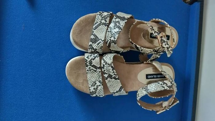River island sandles