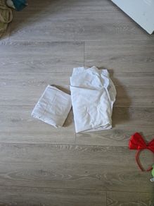 2 fitted sheets