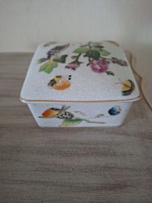 New Crackle Glazed Trinket Box Botantical Insects and Butterflies 10cm x 10cm