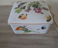 New Crackle Glazed Trinket Box Botantical Insects and Butterflies 10cm x 10cm