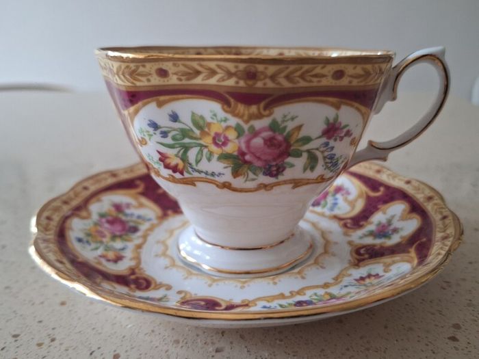 Royal Albert Lady Hamilton 19 piece Tea Set