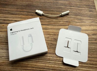 APPLE USB C to audio Jack in swords