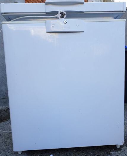 Beko CF625W Chest Freezer, 205 litre