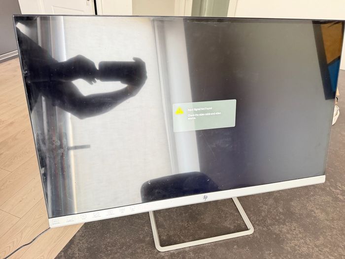 HP 32f Display. 31.55 inch