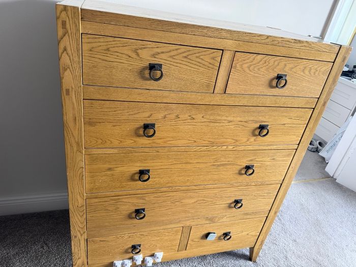 Chest of drawers