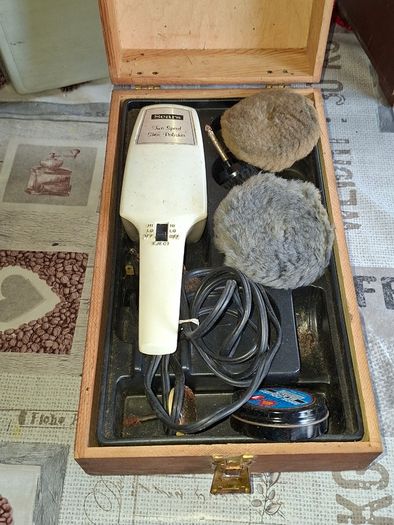 2 Vintage mid-20th-century Electric Shoe Polisher Kit Housed in a Wooden Storage Box. Postage Available or Collection PRICE IS FOR 1 ONLY