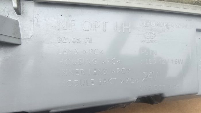 hyundai ioniq 5 left headlight and daylight