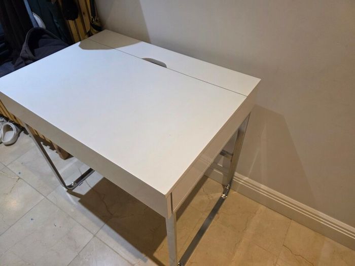 dressing table