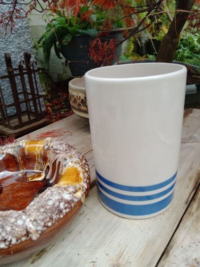 Tea storage jar, utensils storage, blue stipe