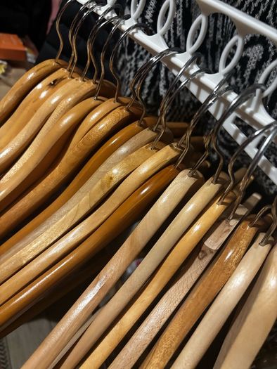 wooden hangers x 60