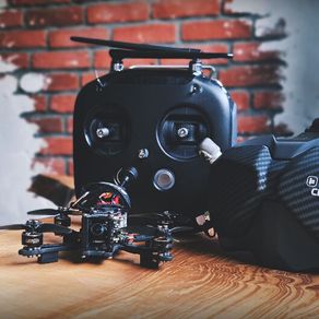 FPV drone + goggles v2 + controller + 2 batteries