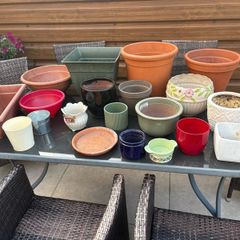 Mixed sizes Ceramic and plastic planters pots