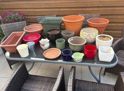 Mixed sizes Ceramic and plastic planters pots