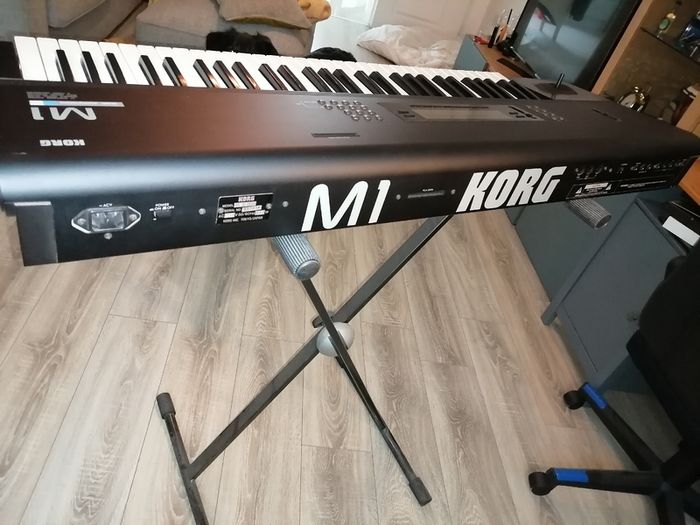 Korg M1 (extremely clean)