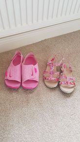 2 pairs sandals