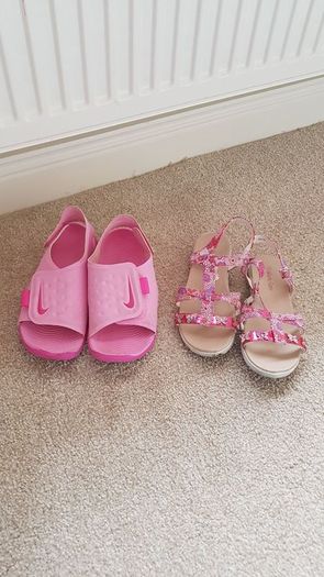 2 pairs sandals
