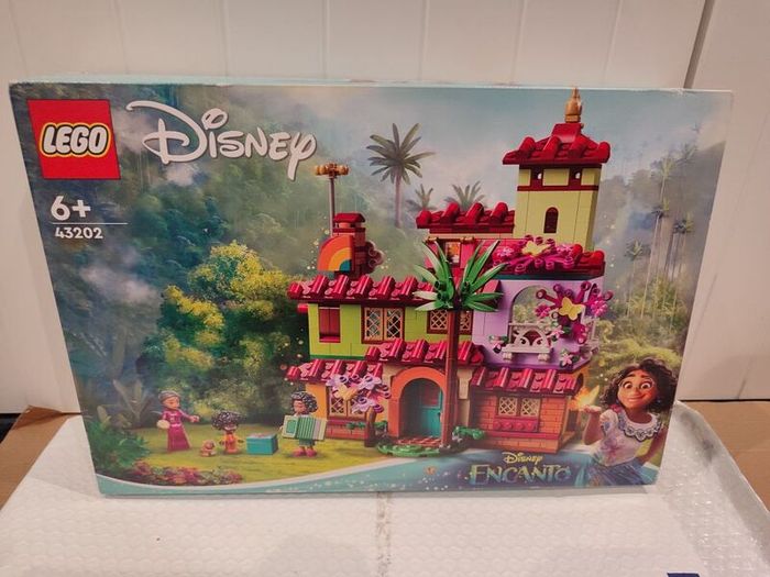 Lego House Disney Encanto The Madrigal House 43202 Complete