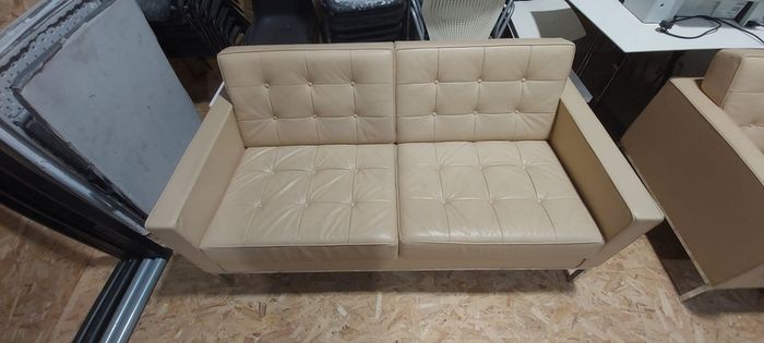 Authentic Florence Knoll Relax 2-Seater Leather Sofas