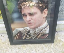 autograph picture Joaquin phoenix free postage