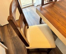 Dining table & 6 chairs