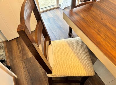 Dining table & 6 chairs