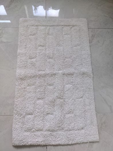 Bathroom floor mat
